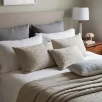 Перо, бамбук или пена с эффектом памяти: какой наполнитель для подушки поможет выспаться?