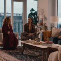 Женщина сдает квартиру в аренду семье