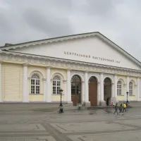 Фасад и главный вход Центрального выставочного зала «Манеж»