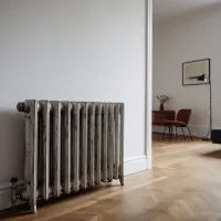 Старую батарею уже не видно: делюсь идеями маскировки страшного радиатора из своего опыта