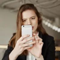 Девушка, смартфон