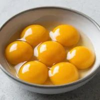 Всегда использую желтки из холодильника — вот мои 10 идей использования, чтоб они не пропали