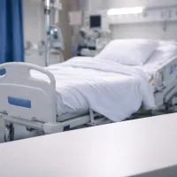 Пустая больничная койка