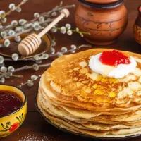 Тарелка с блинами