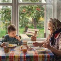 Бабушка, внук, обед