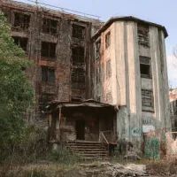 Заброшенное здание