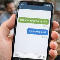 Обсуждение в кафе с гаджетами