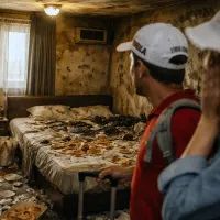 Грязный отель, туристы