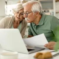 Пенсионеры, оплата счетов