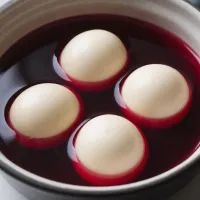 Купили невкусное вино? Попробуйте использовать его для окрашивания яиц на Пасху