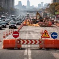 Строительство на городской улице