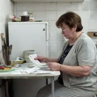 Женщина, оплата счетов