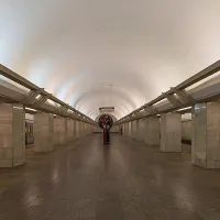 Станция метро "Полянка"