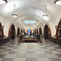 Метро «Площадь Революции»
