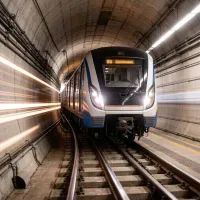 Поезд в метро