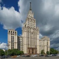 Высотка на Красной