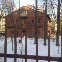 Красный дом на Новогиреевской