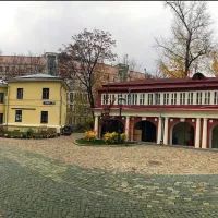 Двор на Пречистенке, 32