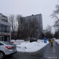 Улица Шверника, возле торгового центра «Черёмушки», д. 13 корпус 1, где Павел покупал шампанское