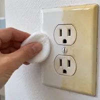 Розетка грязная