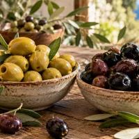 Маслины и оливки