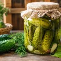 Банка с огурцами