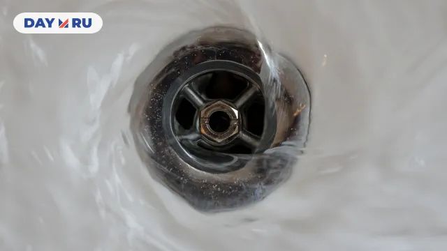 Сливное отверстие раковины