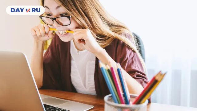 Ученица готовится к экзаменам