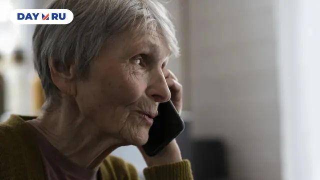 женщина с телефоном