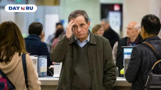 мужчина в банке