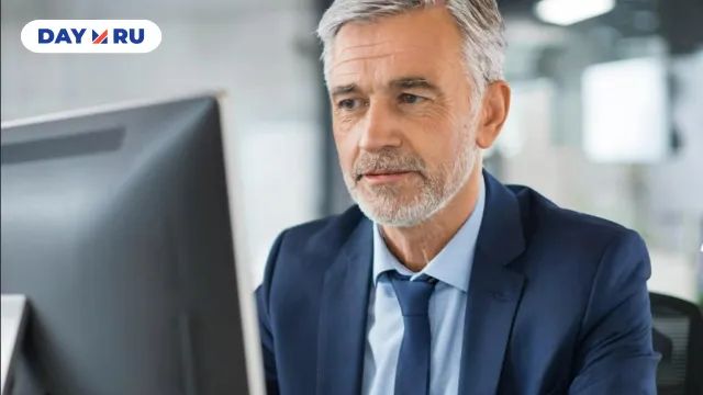 человек за компьютером