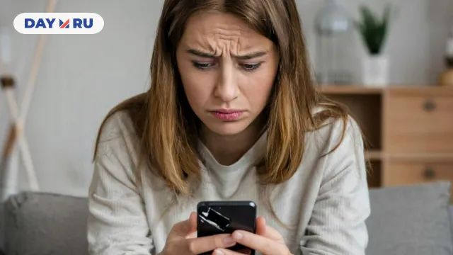 женщина и смартфон