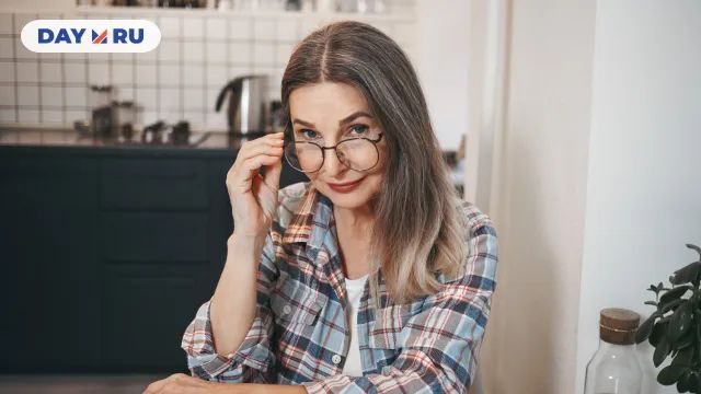 Женщина в очках