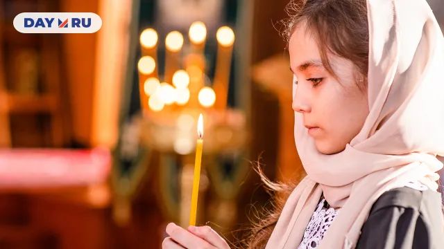 Девочка в церкви Девочка в церкви