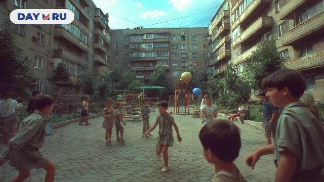 Дети, двор