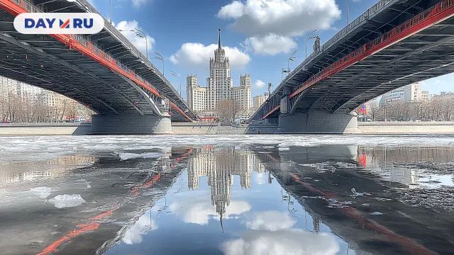 Арт, мост и река