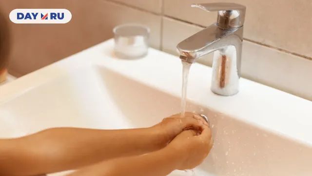 Вода, кран, руки