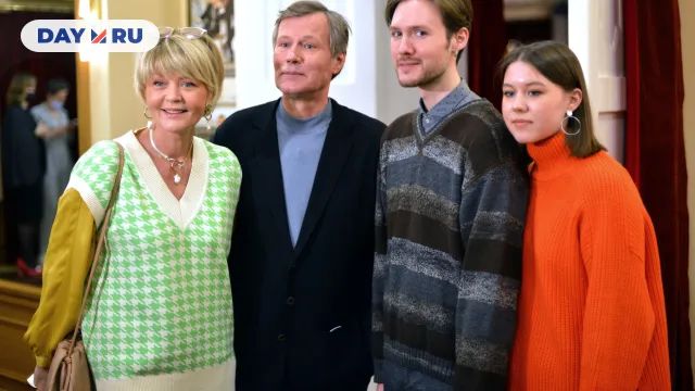 Юлия Меньшова и Игорь Гордин с детьми