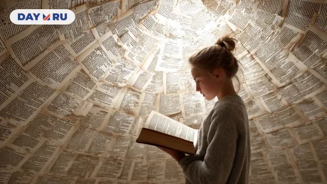 Девушка читает, арт