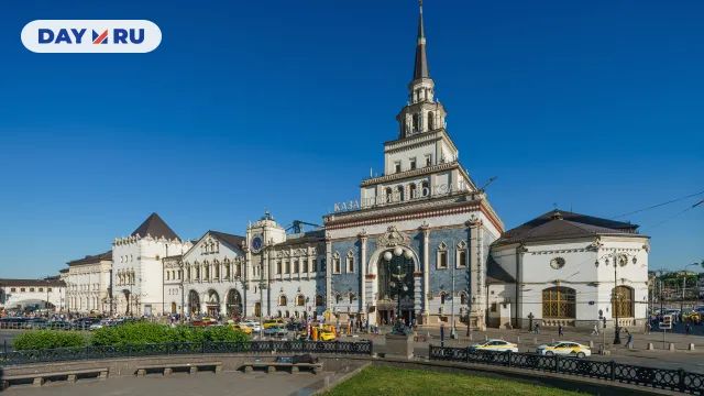 Казанский вокзал (вид с площади) в Москве