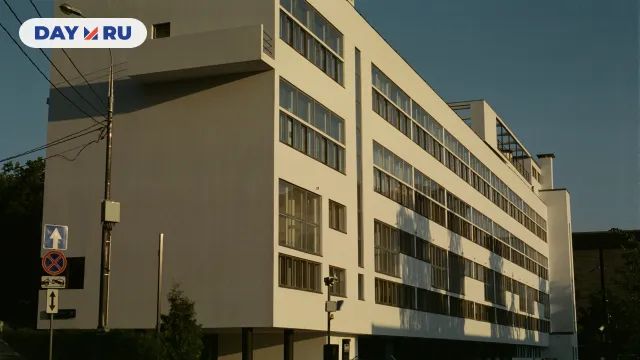 Западный фасад отреставрированного дома Наркомфина