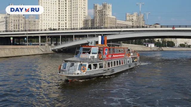 Теплоход «Аврора» на Москве-реке