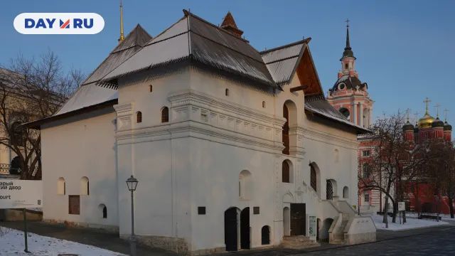 Старый Английский двор, вид из парка