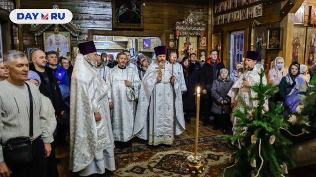 В храме, арт