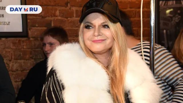 Лариса Долина