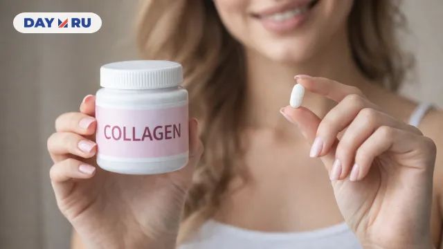Девушка держит в одной руке банку с коллагеном, а в другой — таблетку