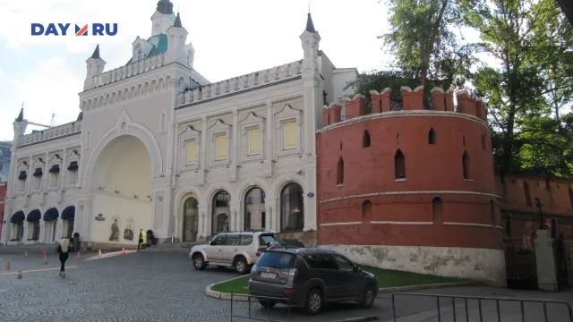 Птичья башня рядом с Третьяковским проездом