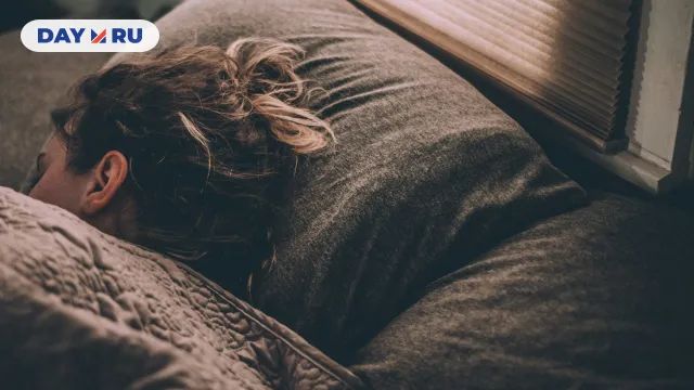 Спящая девушка