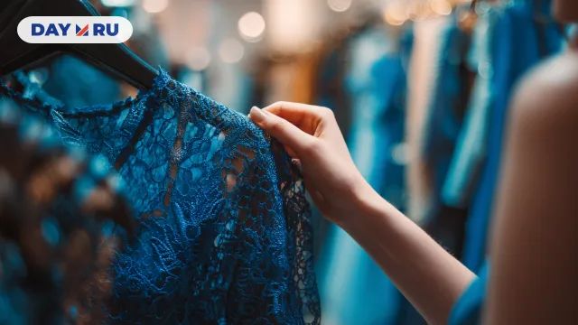 Синее платье, арт