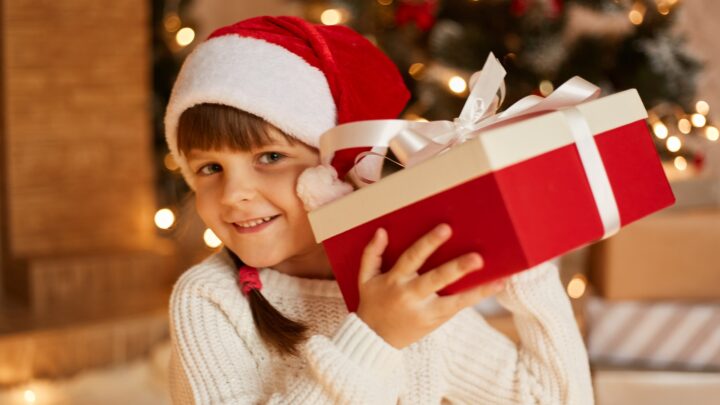 Стоит ли родителям бояться новогодних подарков со сладостями